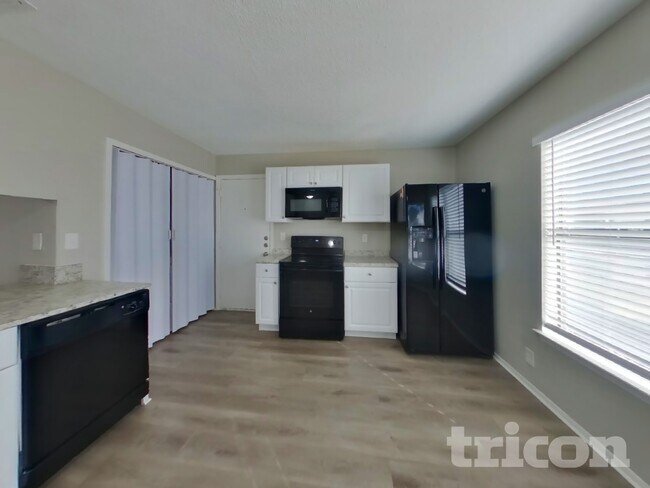 Foto del edificio - 4111 Sunrise Crest Dr