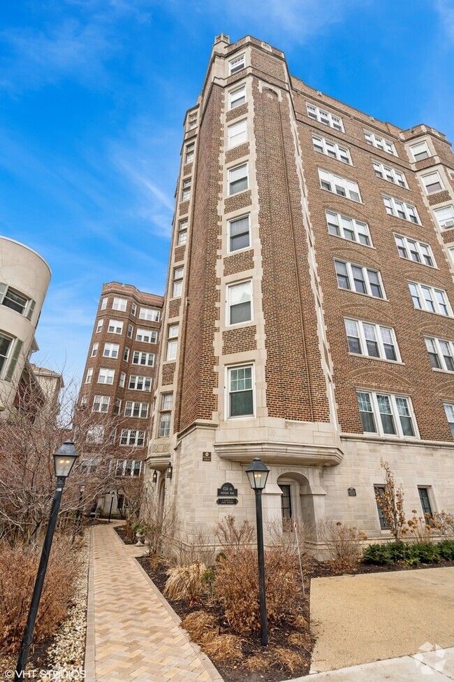 Building Photo - 6334 N Sheridan Rd