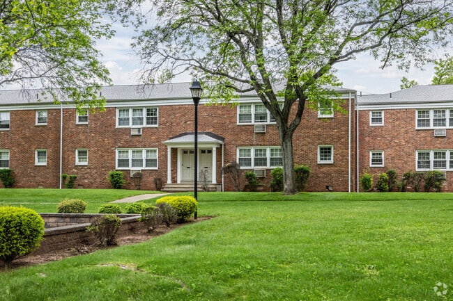 Building Photo - Metuchen Manor