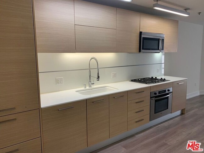 Foto del edificio - 727 W 7th St