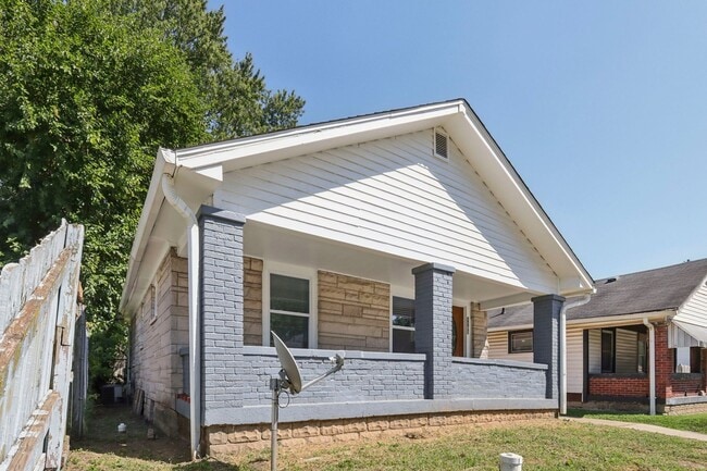 Building Photo - Coming Soon! West Side Two Bedroom Home wi...