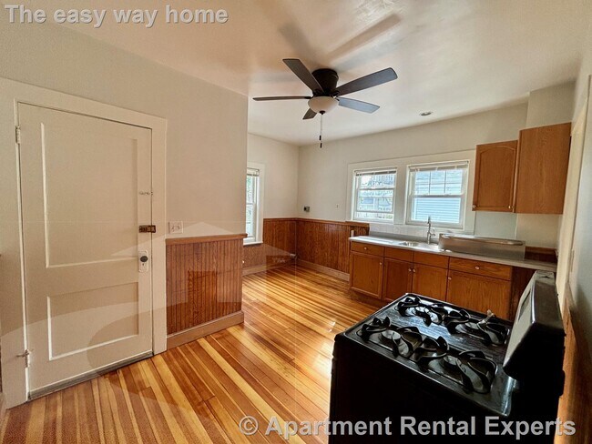 Building Photo - Large 1+ Bedroom with Parking Included on ...
