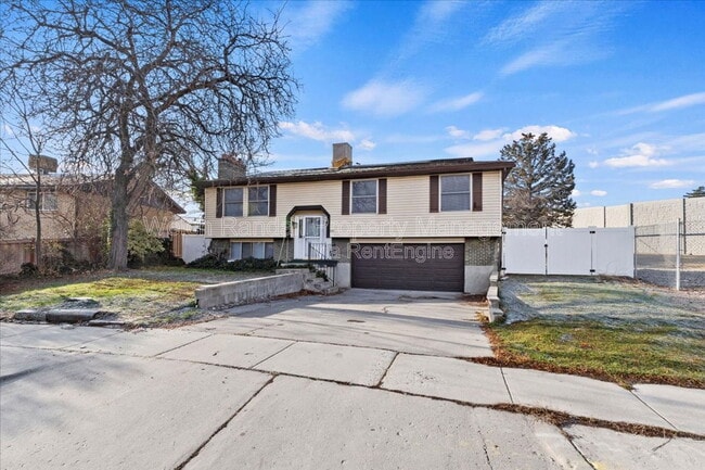 Photo - 3757 W Clermont Dr House