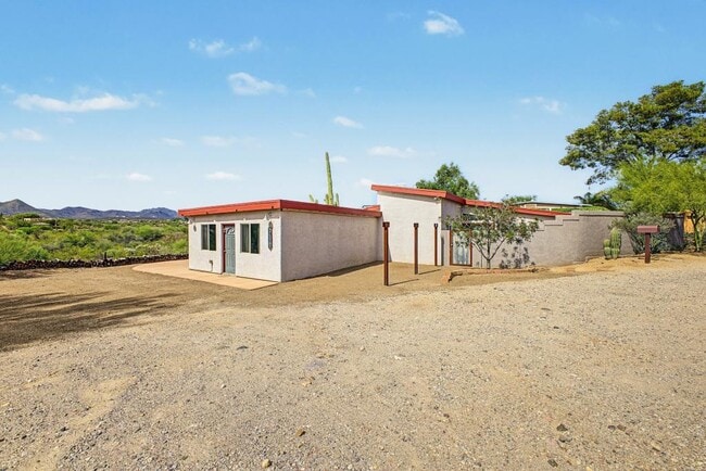 Building Photo - 2845 N Silver Spur Dr