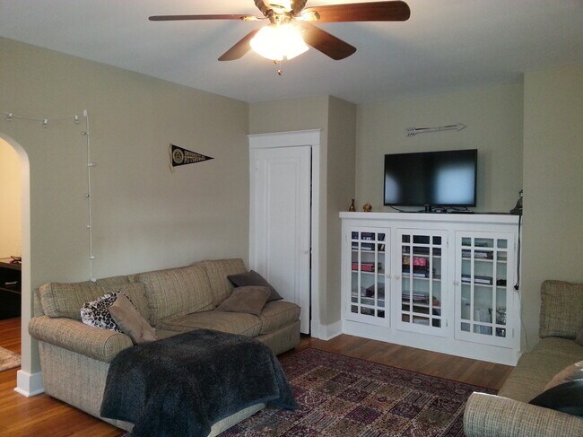 sala de estar - 5901 Hobart St