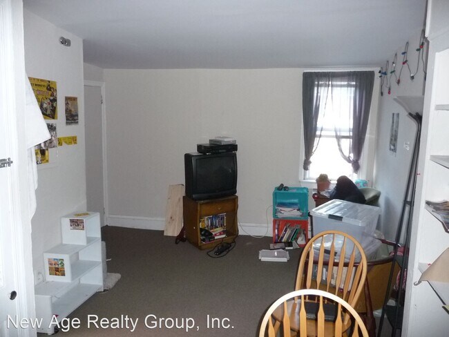 Building Photo - 1533 Spring Garden St