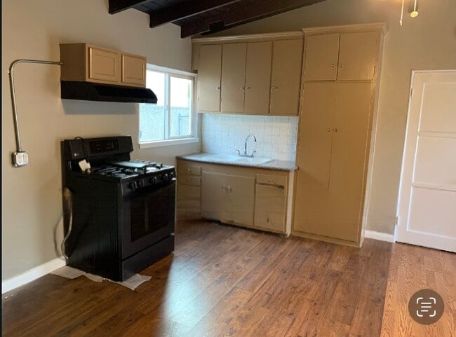 Foto del edificio - 5730 Willowcrest Ave