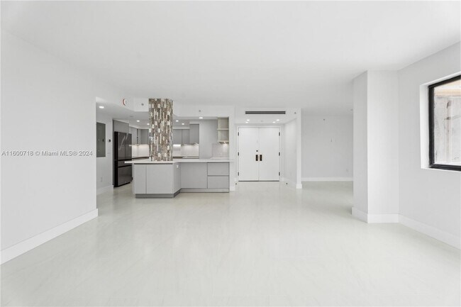 Building Photo - 650 Ocean Dr