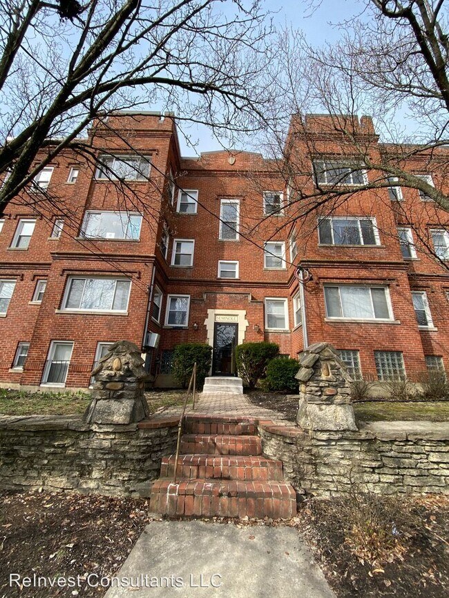 Building Photo - 2377-2377 Ravine St
