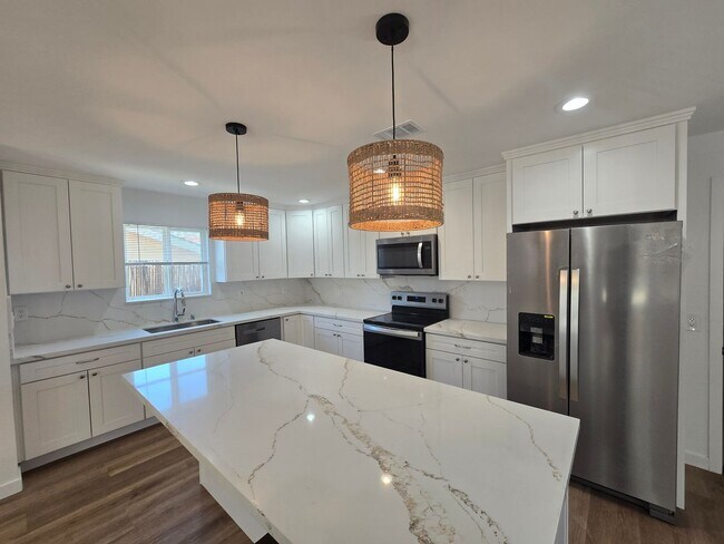 Foto del edificio - Freshly Remodeled & Full of Charm on Banbury