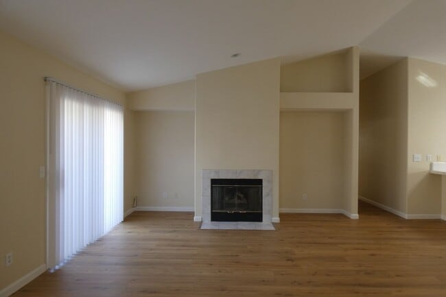 Building Photo - HOUSE FOR RENT