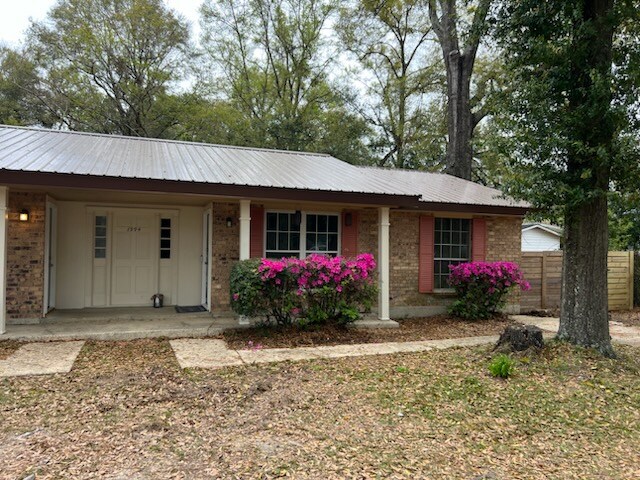 Foto principal - 1994 Lansing Dr