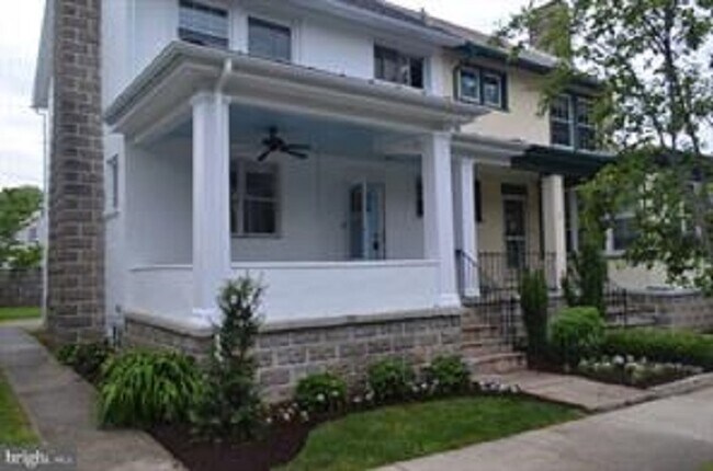Foto del edificio - 125 Linden St