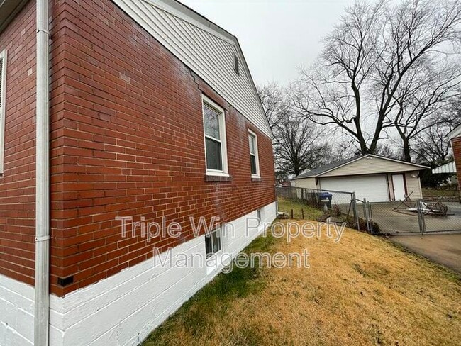 Building Photo - 13 St Genevieve Ct