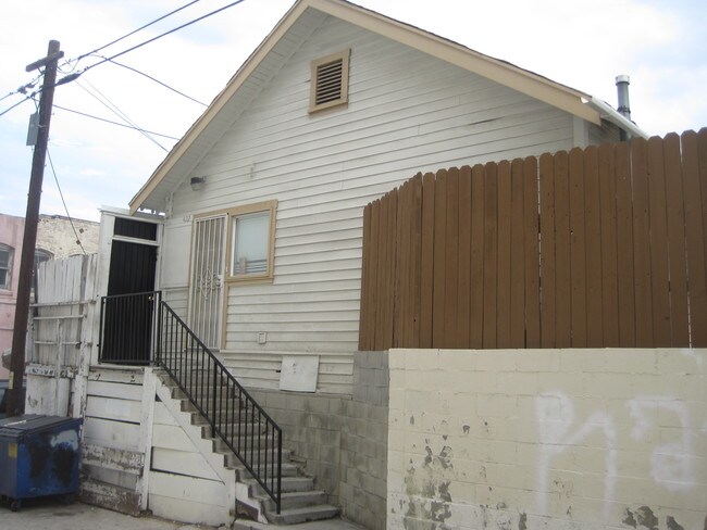 Building Photo - 418-424 W 6th St