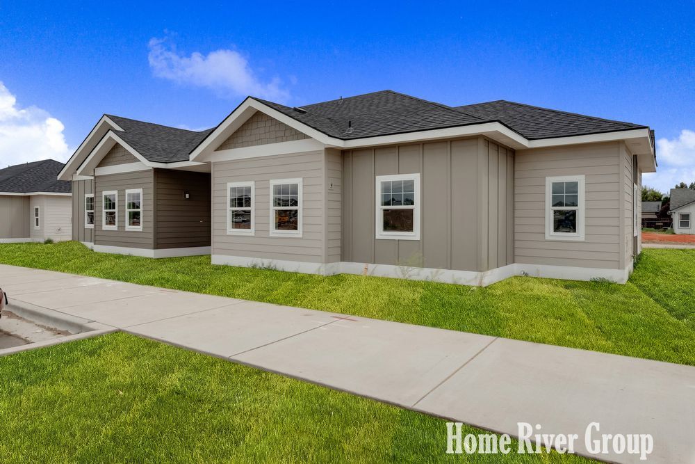Foto principal - Brand New 3 Bed 2 Bath Duplex!