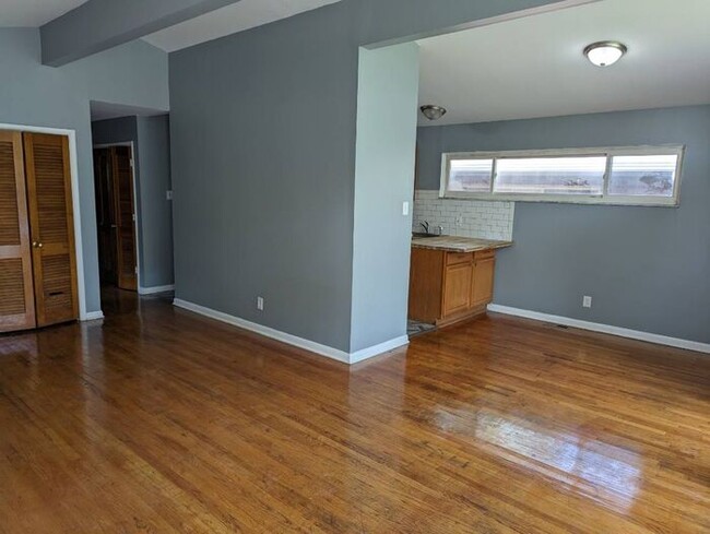 Building Photo - Beautifully Remodeled Three Bedroom Home w...