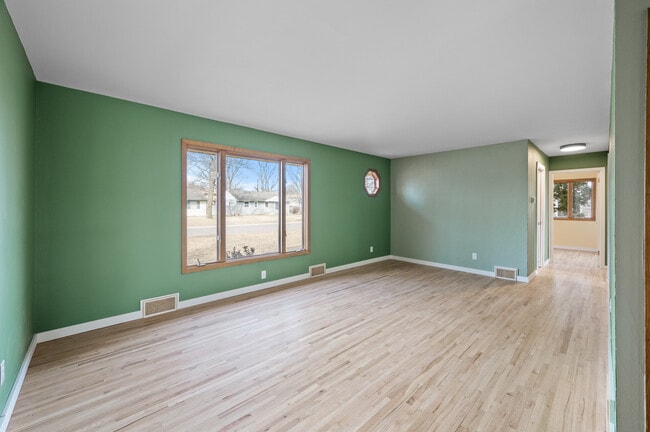 Building Photo - 5616 Nevada Ave N