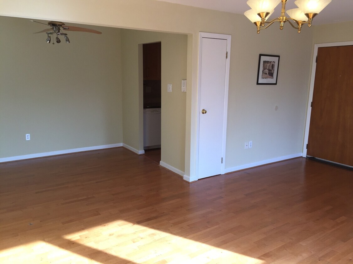 Primary Photo - Stunning Condo - Bells Corner