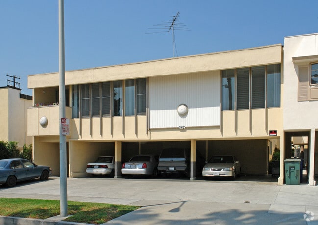 Building Photo - Huge Three Bedroom Available in West Hollywood