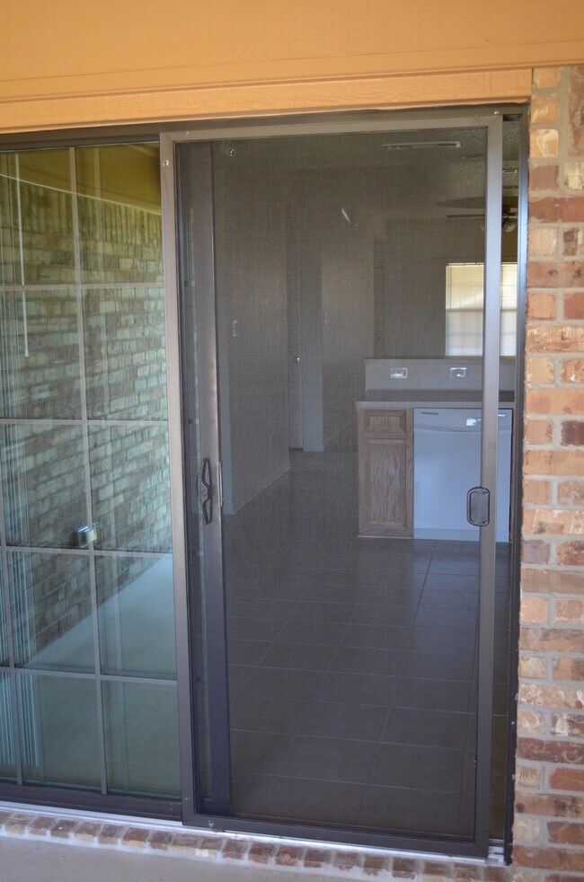 Foto del edificio - 910 Rebecca Ln