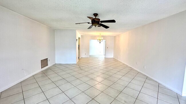 Foto del edificio - 22660 SW 64th Way