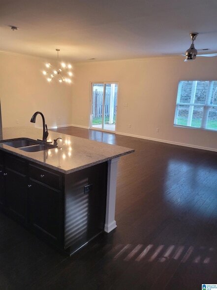 Foto del edificio - 407 W Park Dr