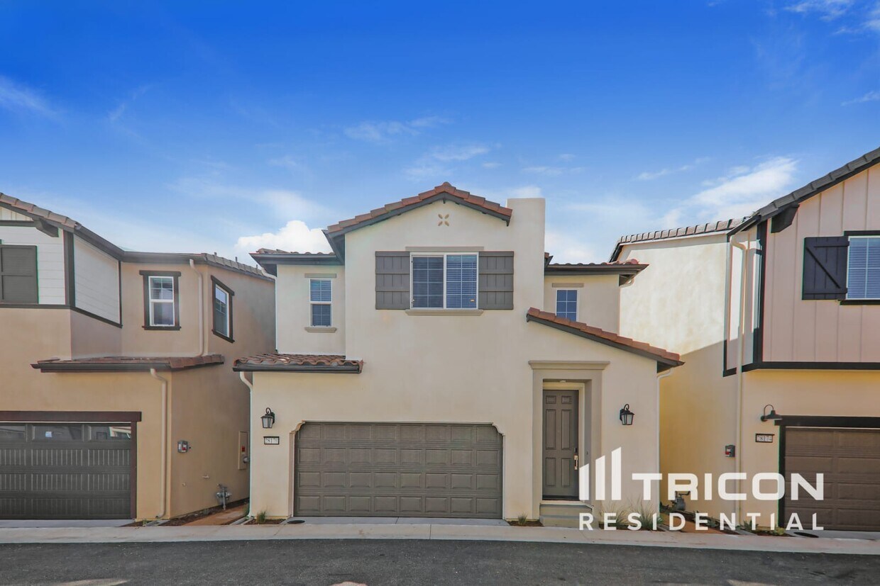 Foto principal - 28170 Dwight Dr