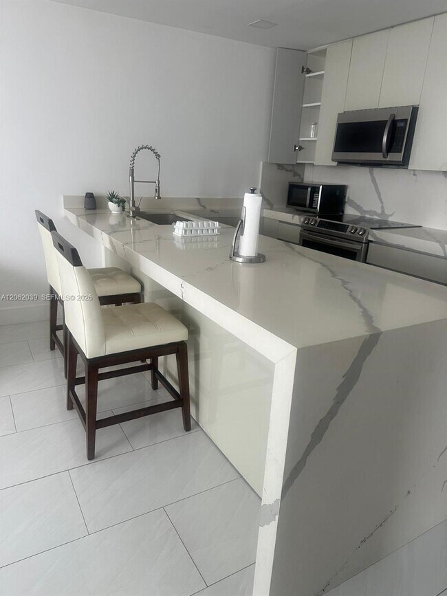 Building Photo - 3725 S Ocean Dr