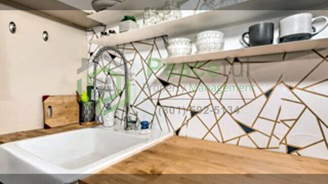 Foto del edificio - 256 E 700 S