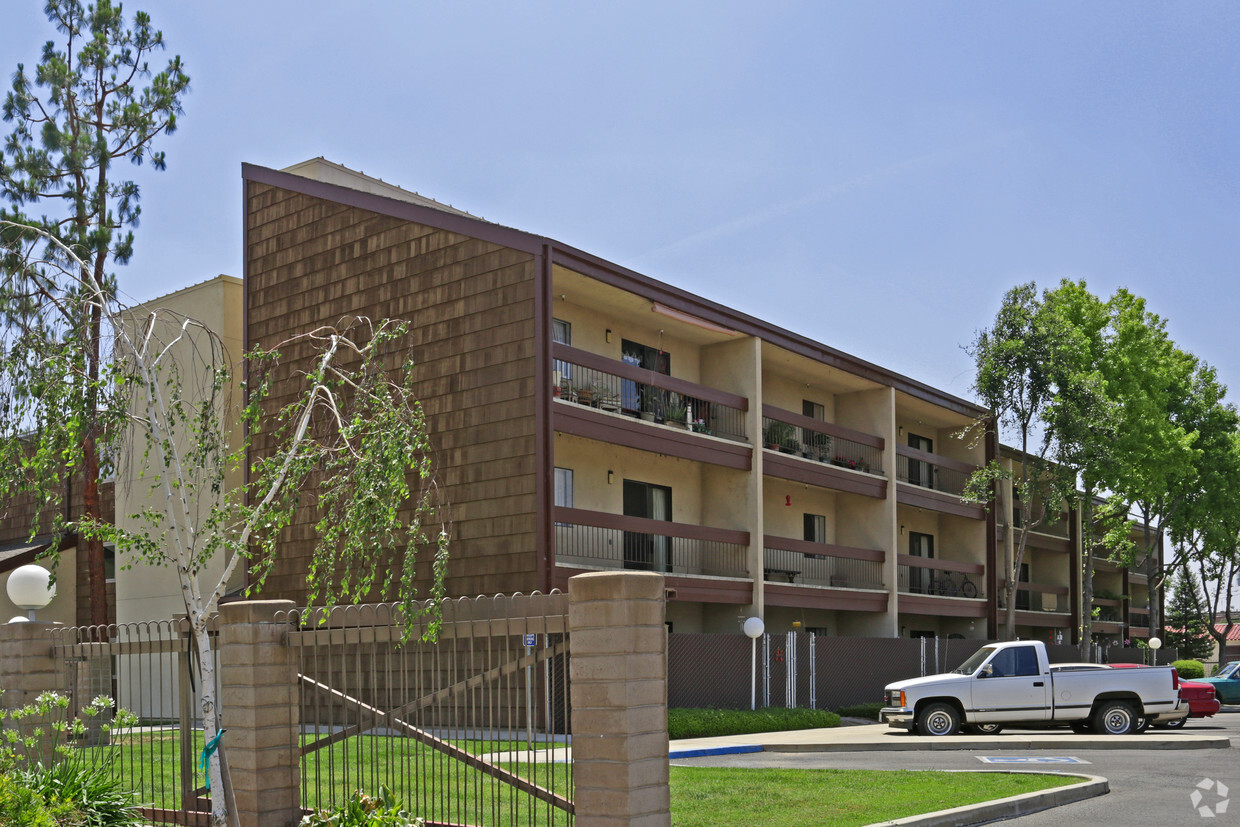 Foto del edificio - Santa Fe Plaza