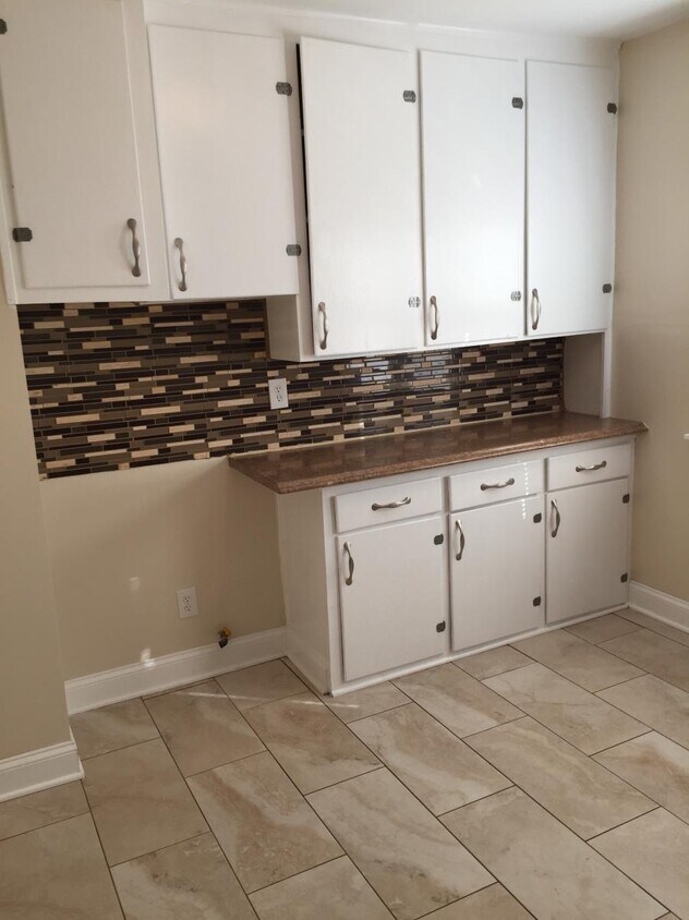 Kitchen - 38 Tampa Dr