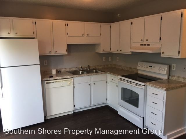Building Photo - 2 br, 1.5 bath House - 1422 Camp Rd Unit B