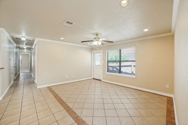Building Photo - 11443 Creek Eagle