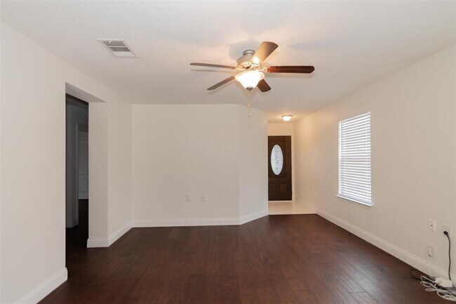 Building Photo - 8801 Edmundsbury Dr