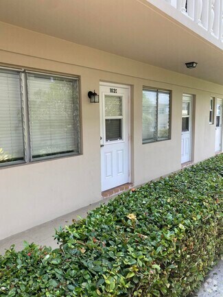 Building Photo - 2121 NE 42nd Ct