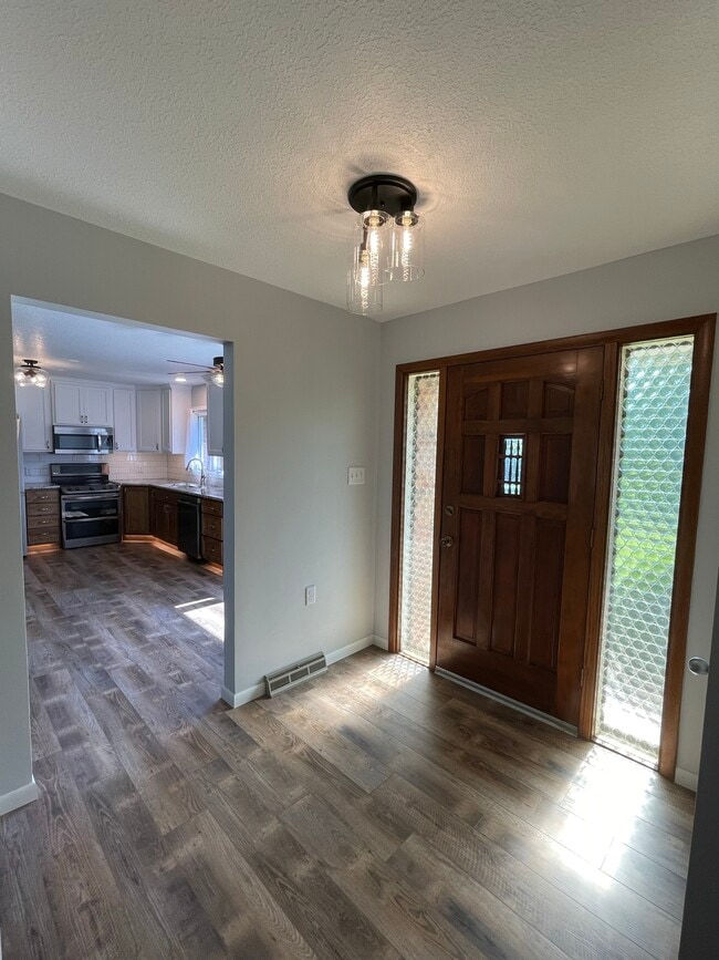 Building Photo - 2721 SE Faxon Dr