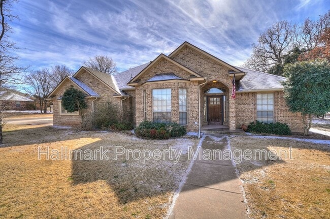 Building Photo - 1042 Hidden Oaks Way