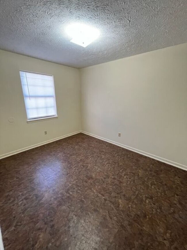 Foto del edificio - 620 Mitchell Ave