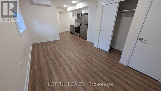 Photo du bâtiment - 630 Churchill Ave N