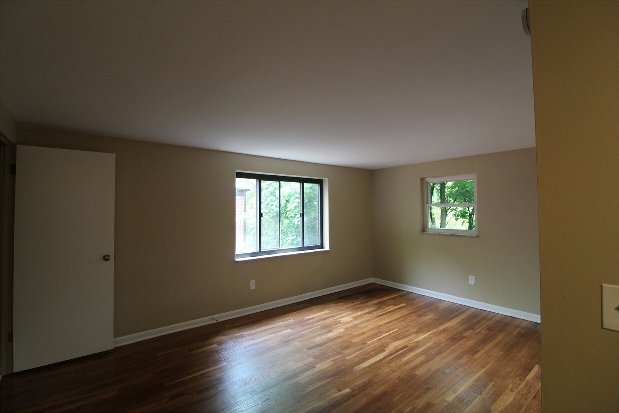Primary Photo - 3447 Evergreen Rd