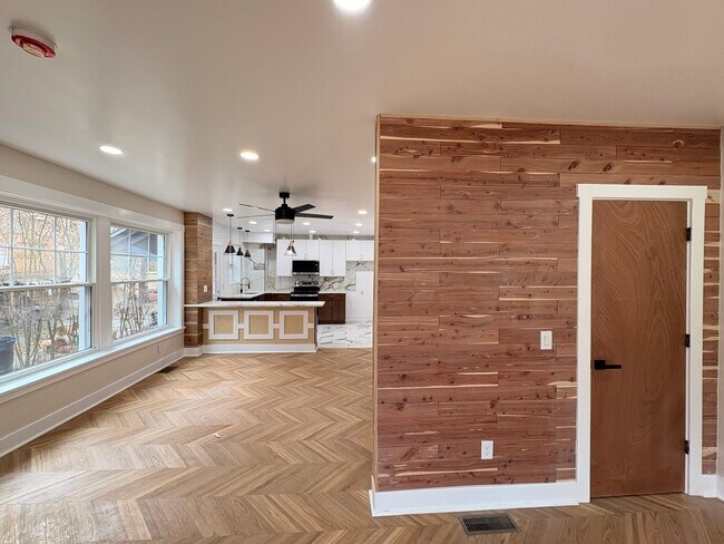 Foto del edificio - 7128 Card Ln