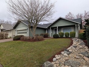 Building Photo - 463 Lynnbrook Dr