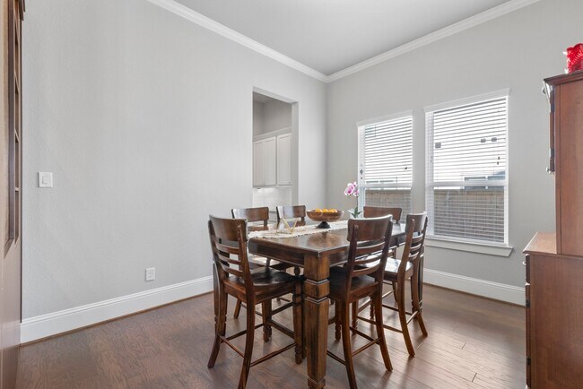 Building Photo - 2311 Pale Star Dr