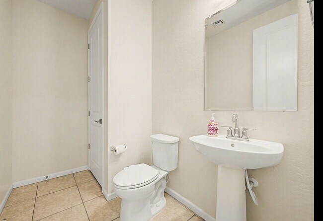 Building Photo - 35 S Biella Pl