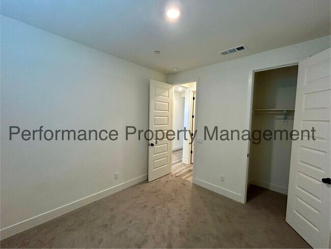 Building Photo - Spacious 5 Bed/3 Bath New Construction wit...