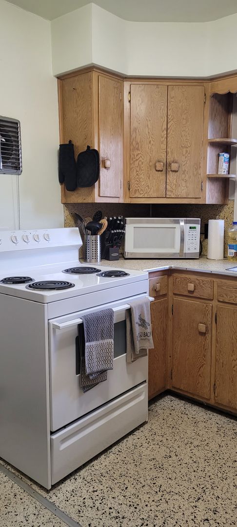 Foto del edificio - One Bedroom Upper Apartment in a Duplex