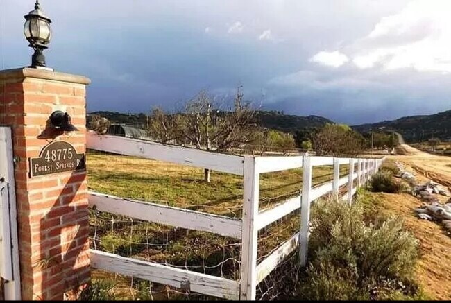 Foto del edificio - 48775 Forest Springs Rd