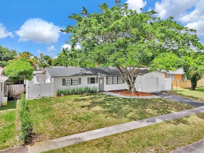Foto principal - 7710 NW 6th Ct