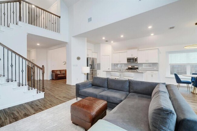 Building Photo - 404 Mante Ct